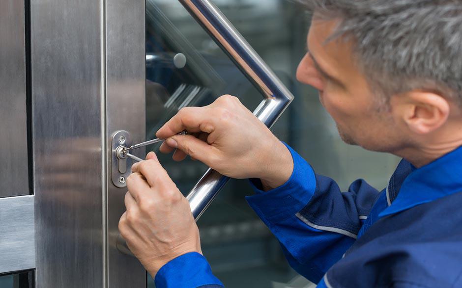 ouverture de porte claquée serrurier Paris 16