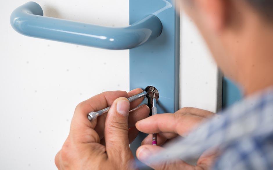 ouverture de porte claquée serrurier Paris 16